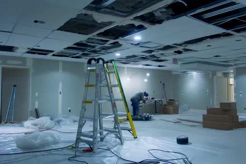 Préparation chantier avant rénovation plafond.